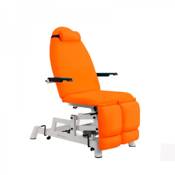 Electric podiatry chair: three bodies, with two motors for height and backrest adjustment, armrests, independent leg supports, cervical cushion and compensated Trendelenburg